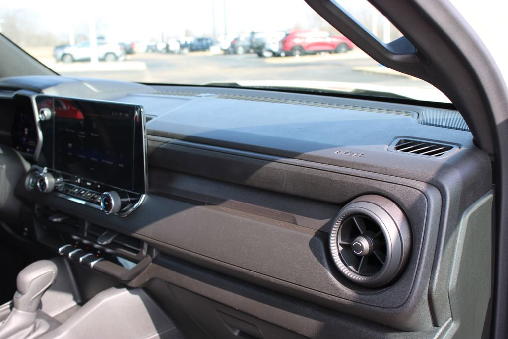 Used 2024 Chevrolet Colorado W/T image 28