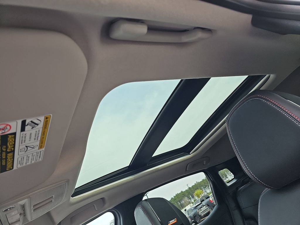 New 2026 Nissan Kicks SR w/ SR Premium Package FWD image 33