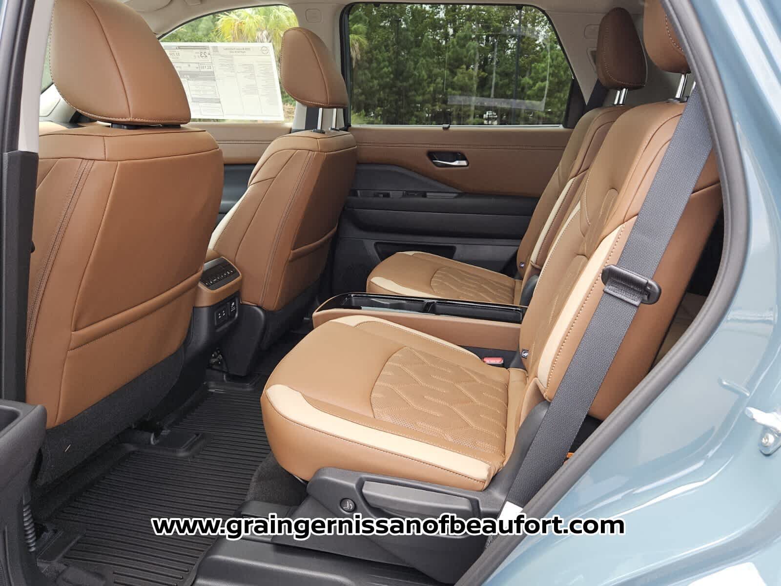New 2026 Nissan Pathfinder Platinum FWD image 4