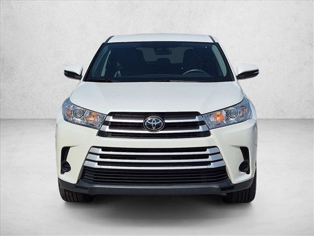 Used 2017 Toyota Highlander LE FWD image 2