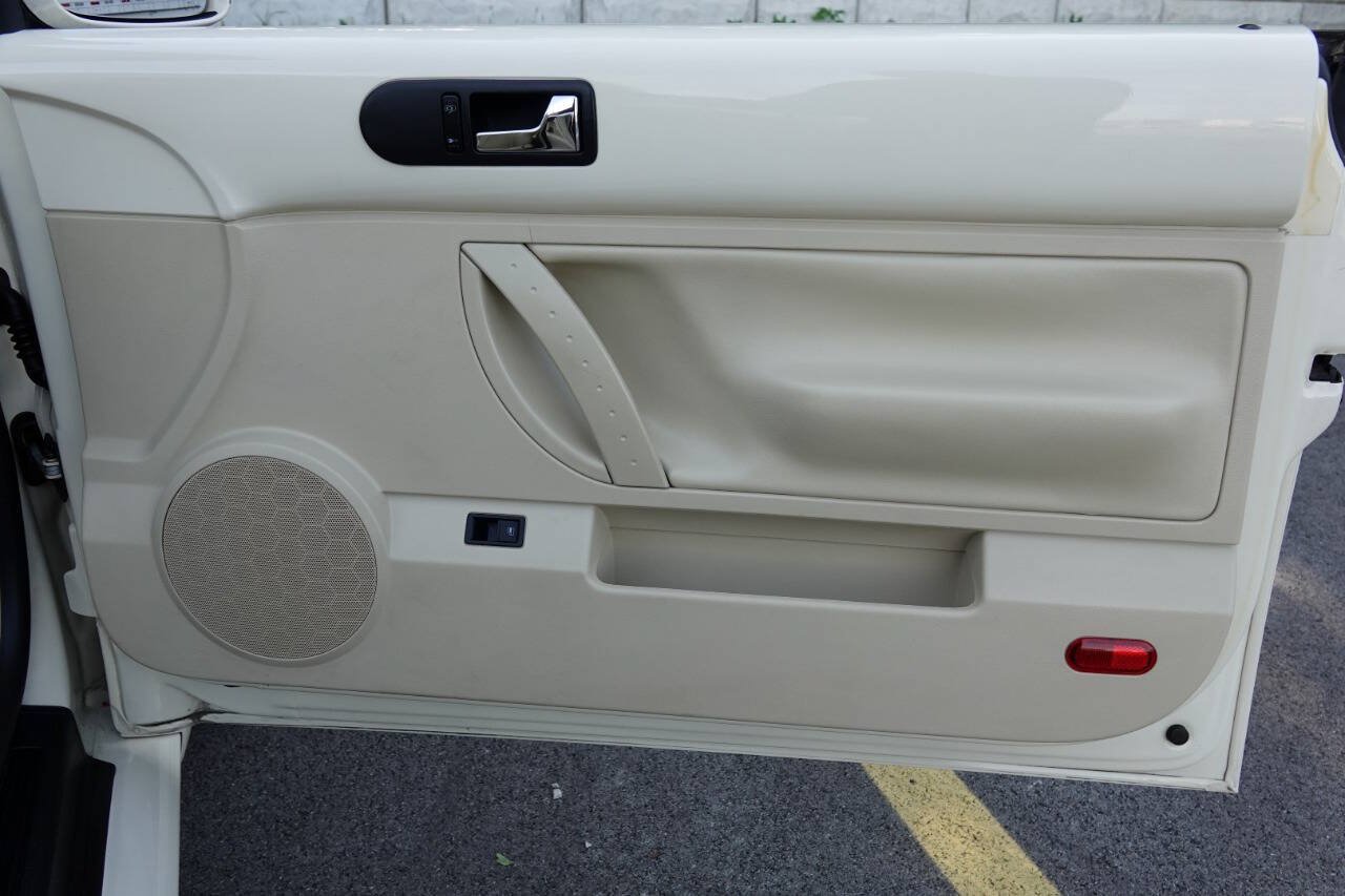 Used 2008 Volkswagen Beetle SE FWD image 88