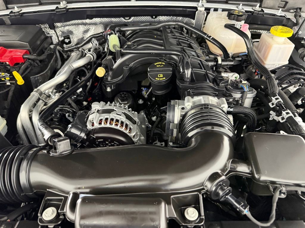 Certified 2025 Jeep Gladiator Mojave AWD/4WD image 33