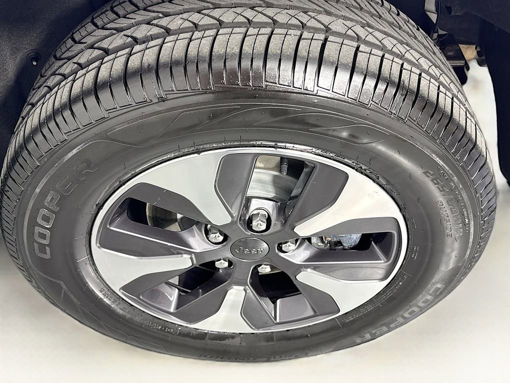 Used 2024 Jeep Grand Cherokee Limited 4xe image 32