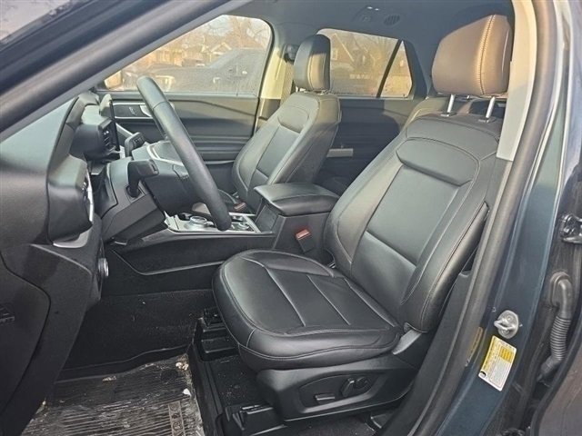 Used 2023 Ford Explorer XLT w/ Equipment Group 202A image 3