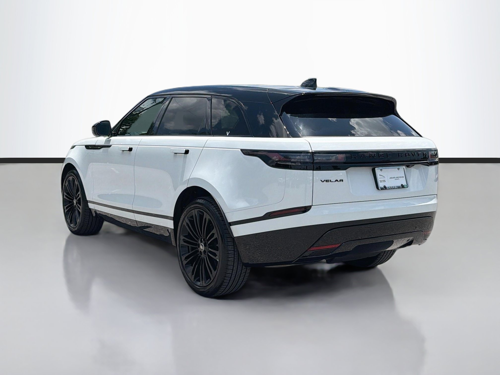 Used 2026 Land Rover Range Rover Velar Dynamic SE AWD/4WD image 3