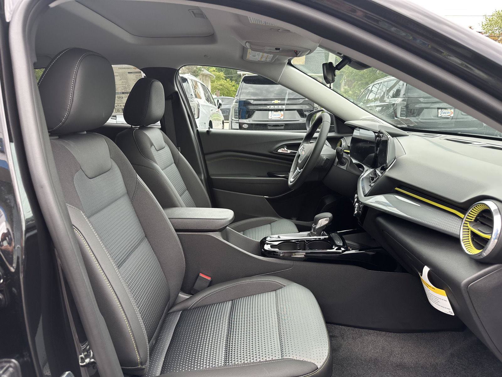 New 2026 Chevrolet Trax LT w/ Sunroof Package FWD image 14