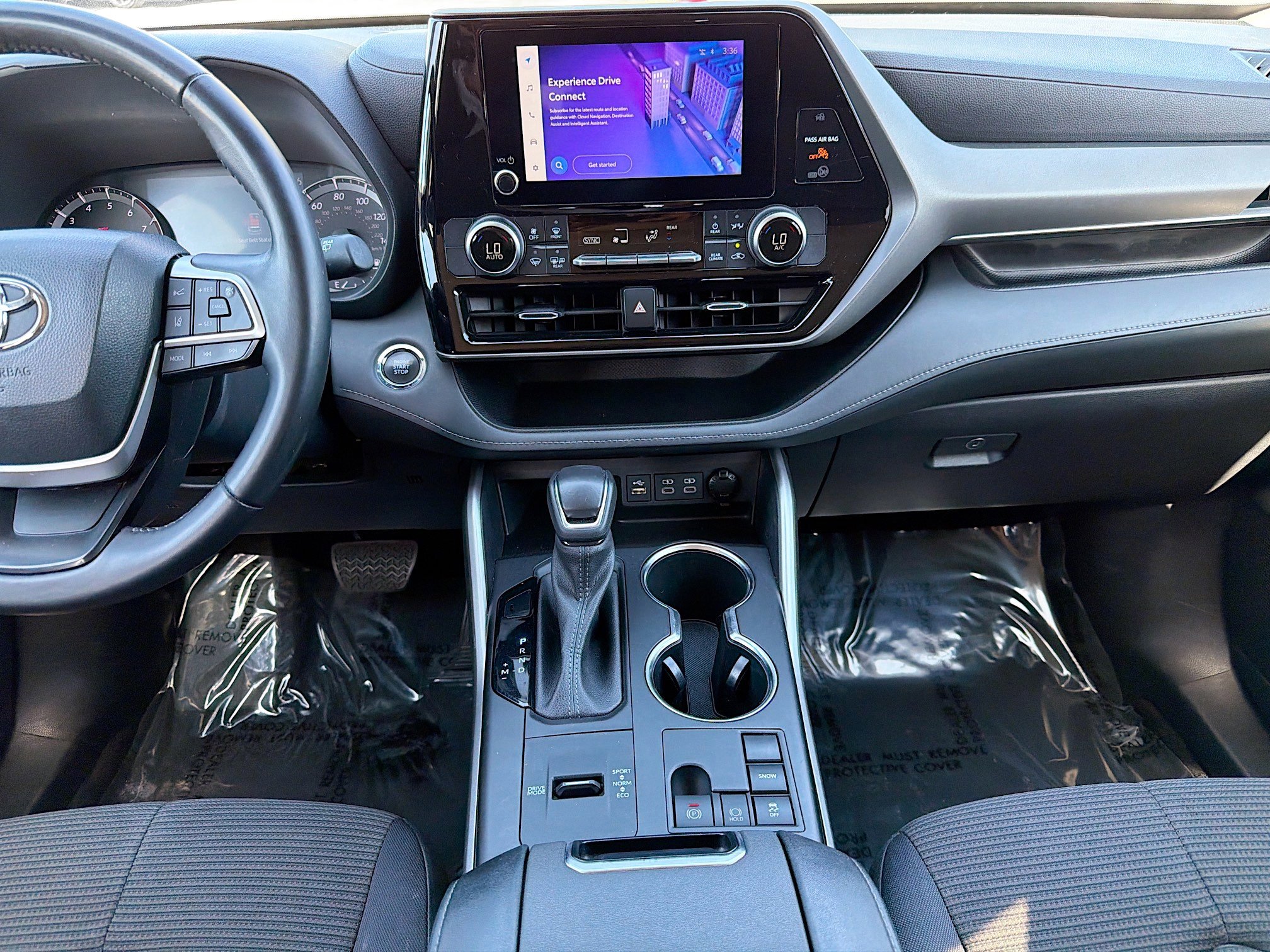 Used 2023 Toyota Highlander LE image 18