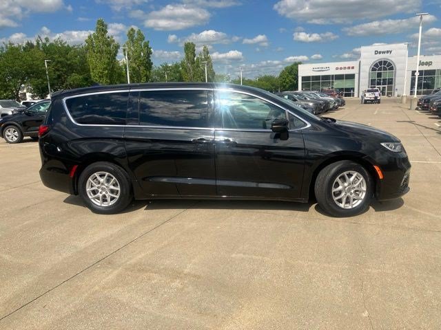 Certified 2023 Chrysler Pacifica Touring-L FWD image 5