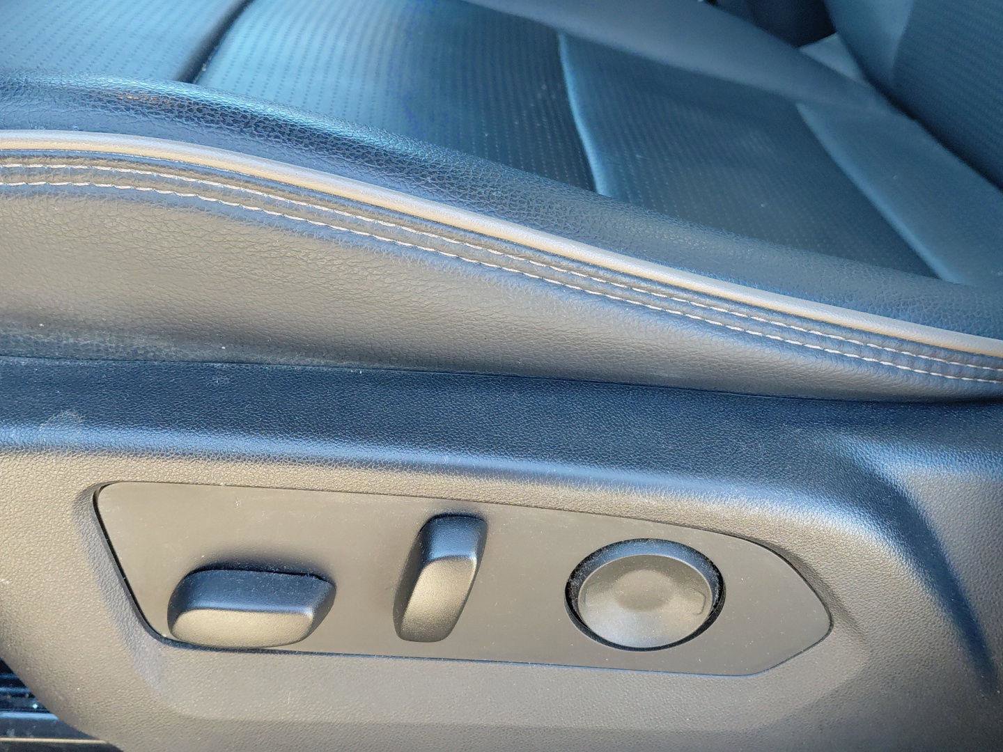 Used 2024 GMC Canyon Denali image 24