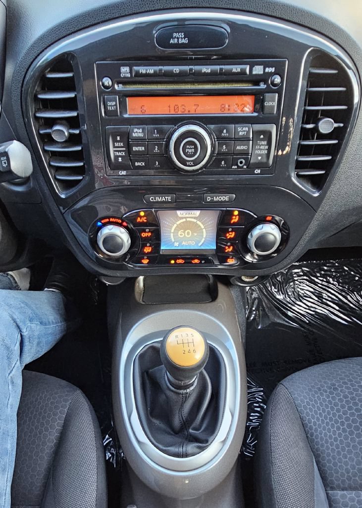 Used 2011 Nissan Juke SV FWD image 18