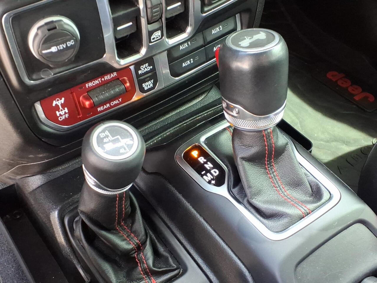 Used 2022 Jeep Wrangler Unlimited Rubicon w/ LED Lighting Group AWD/4WD image 12