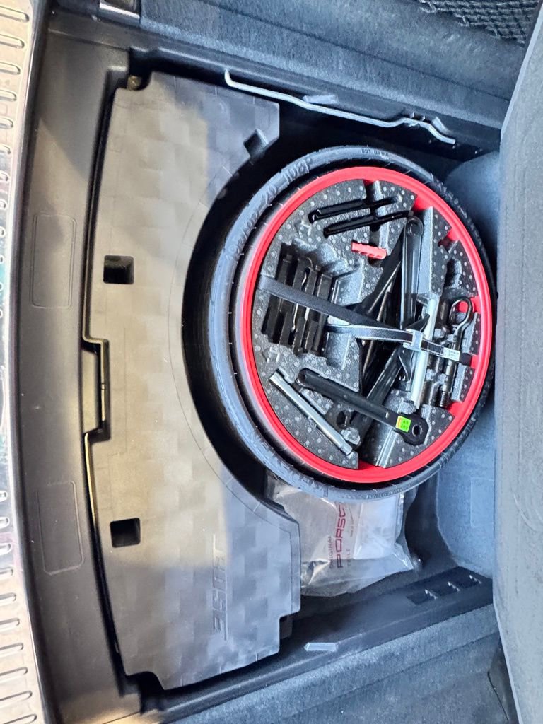 Used 2023 Porsche Cayenne Platinum Edition image 14