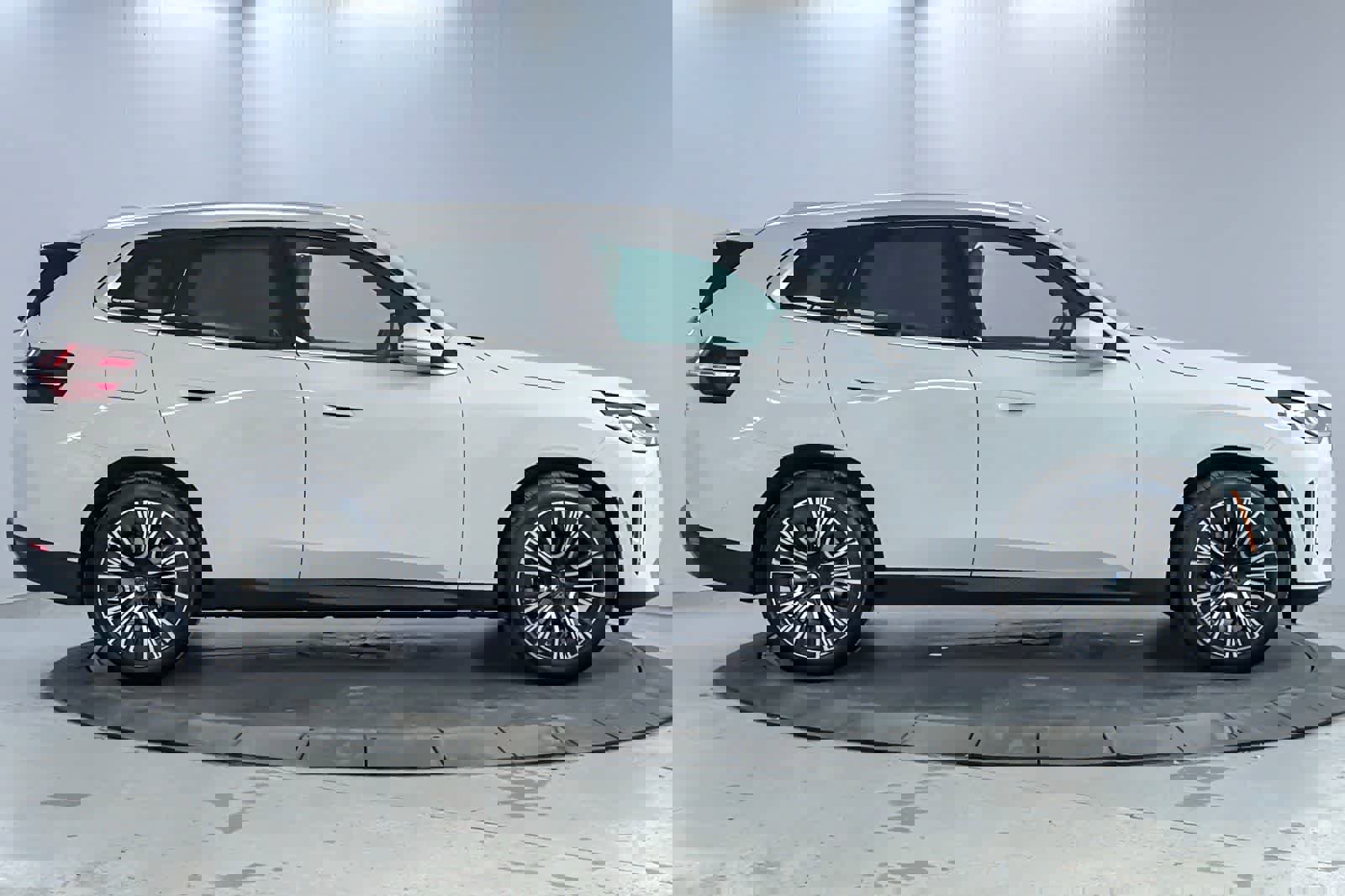 Used 2025 BMW X3 xDrive30i w/ Convenience Package image 8