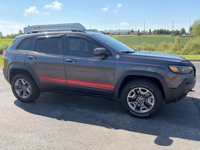 Used 2019 Jeep Cherokee Trailhawk AWD/4WD image 3