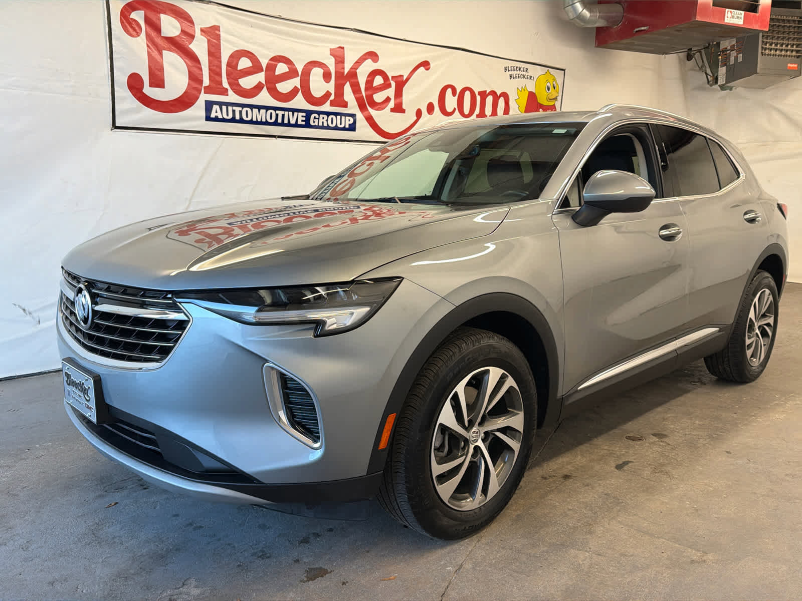 Used 2023 Buick Envision Essence image 2