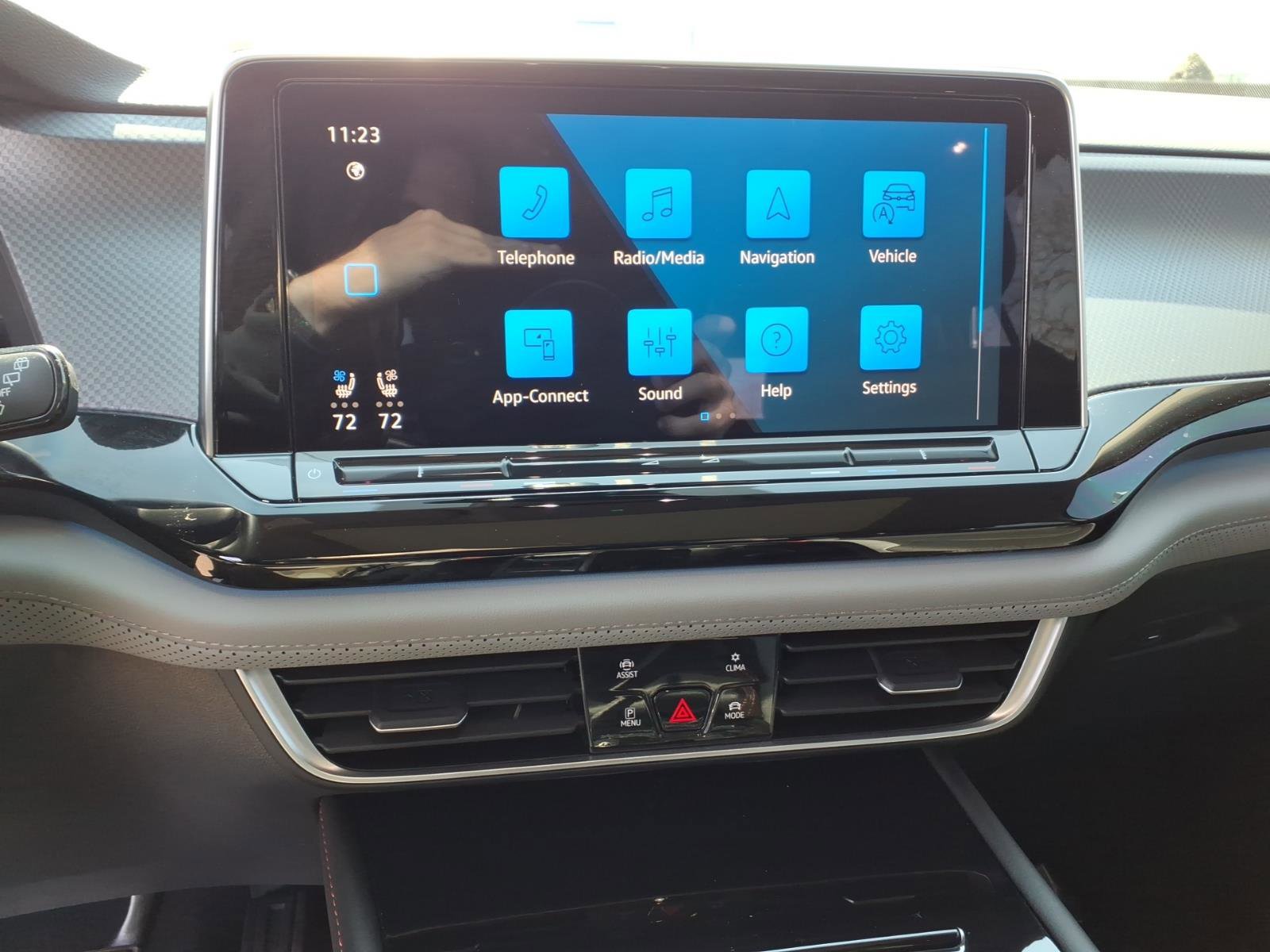 Certified 2024 Volkswagen Atlas Peak Edition SE image 23