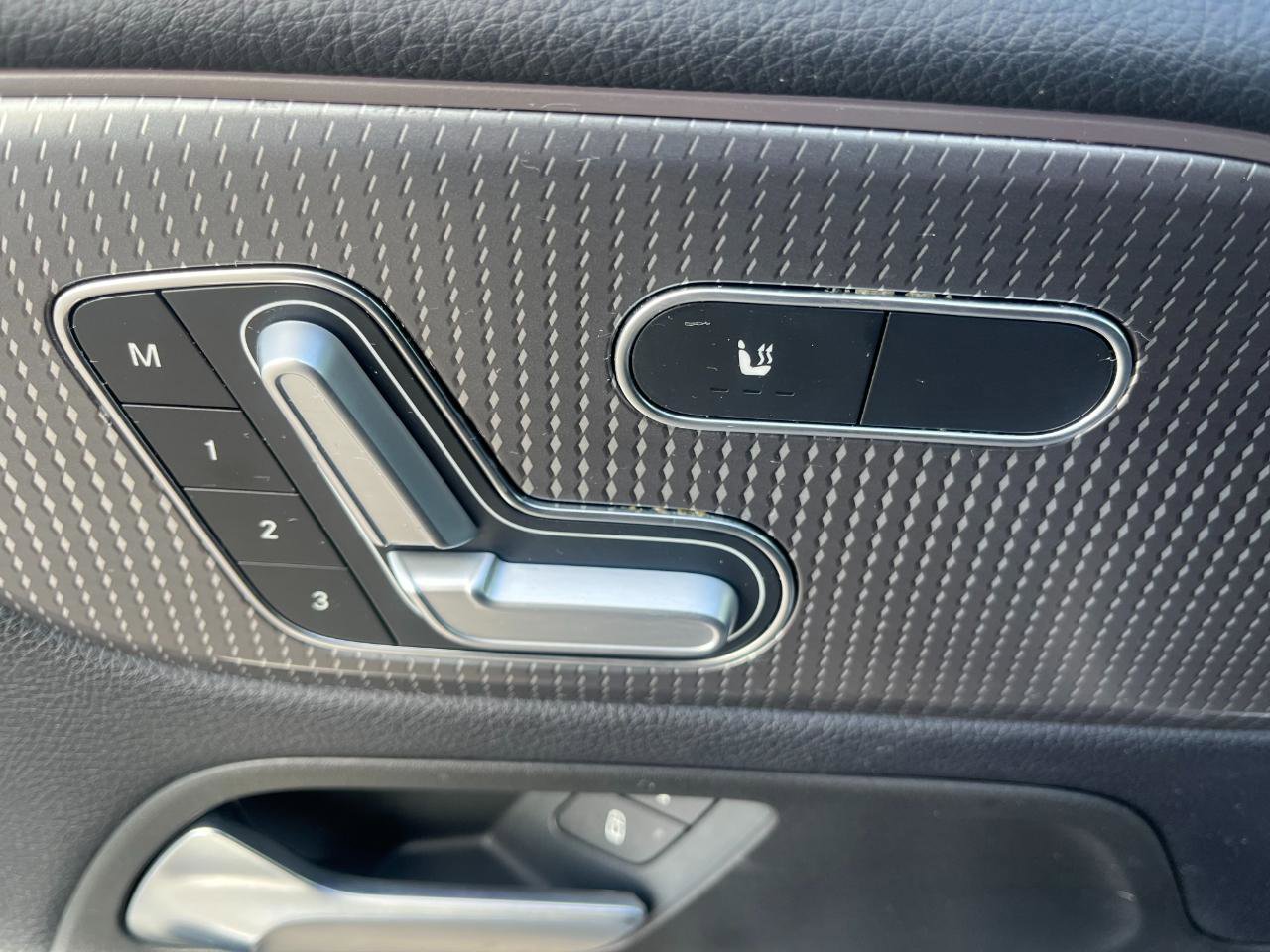 Used 2020 Mercedes-Benz GLB 250 GLB 250 4MATIC w/ Premium Package image 23