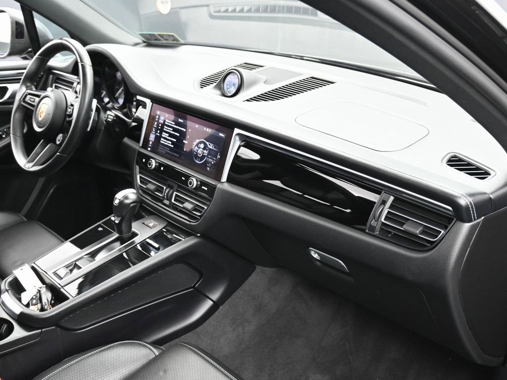 Used 2023 Porsche Macan Turbo image 36