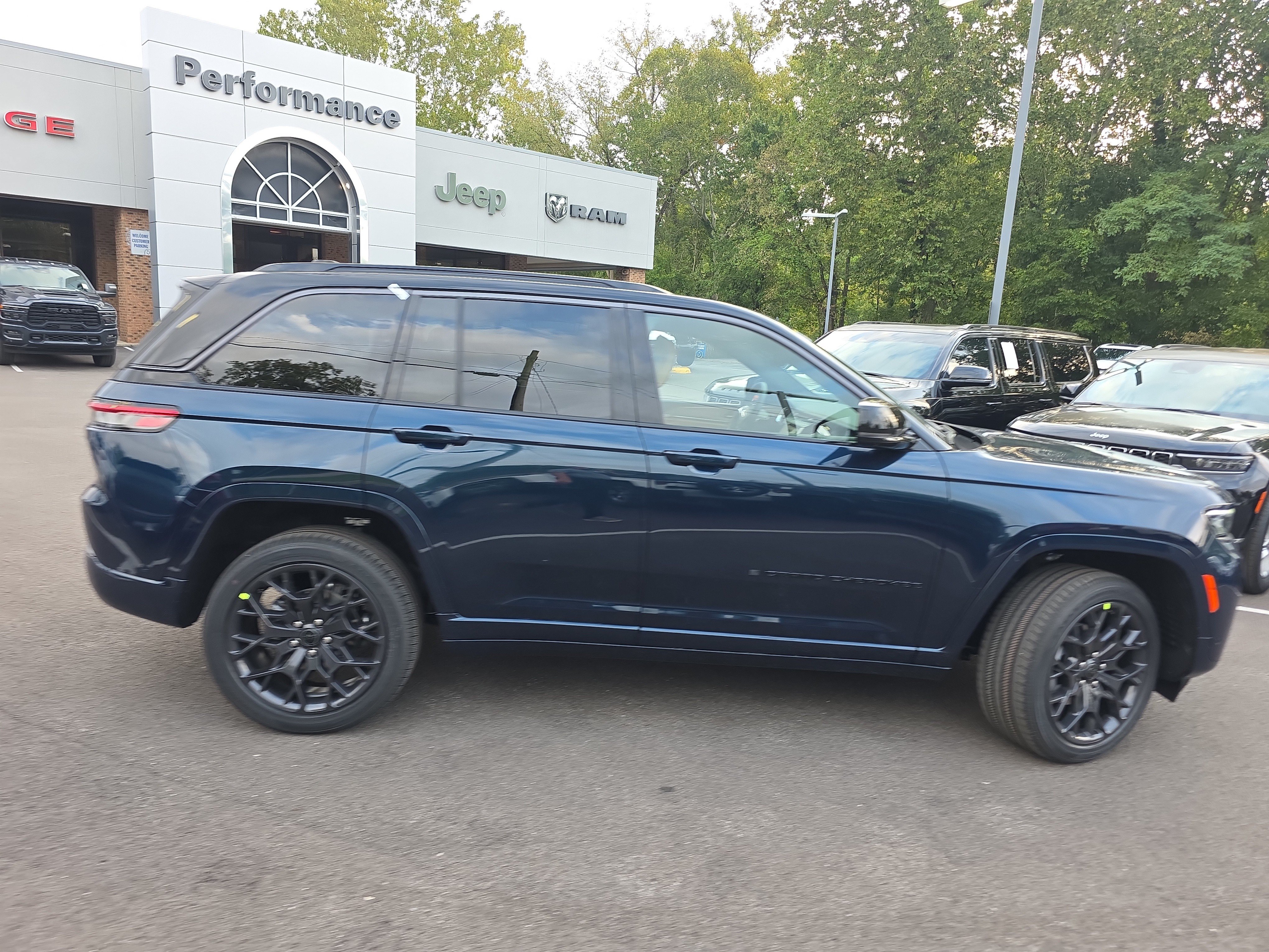 New 2027 Jeep Grand Cherokee Summit AWD/4WD image 29