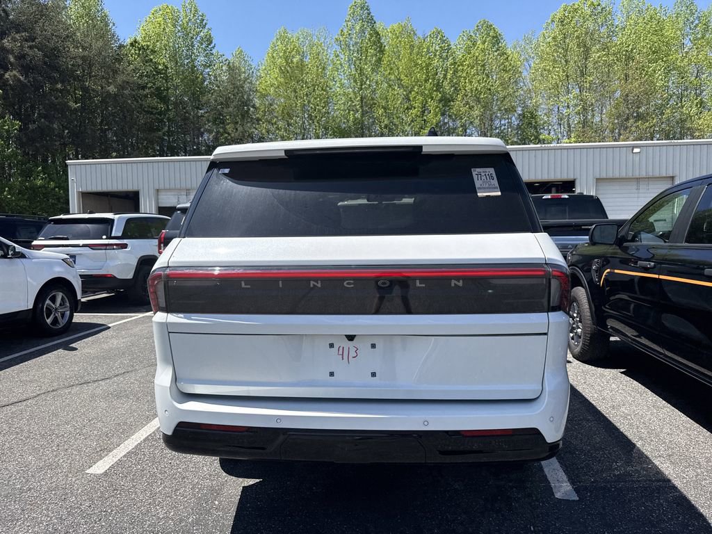 Used 2025 Lincoln Navigator Reserve w/ Jet Appearance Package image 12