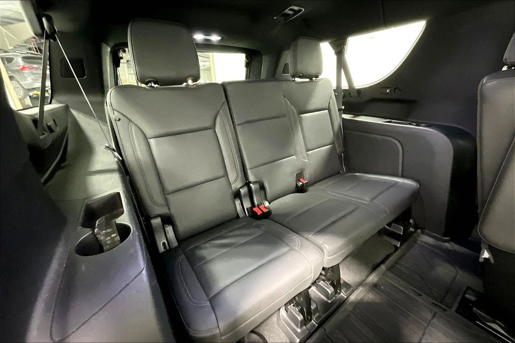 Used 2023 Chevrolet Suburban Z71 w/ Luxury Package image 37