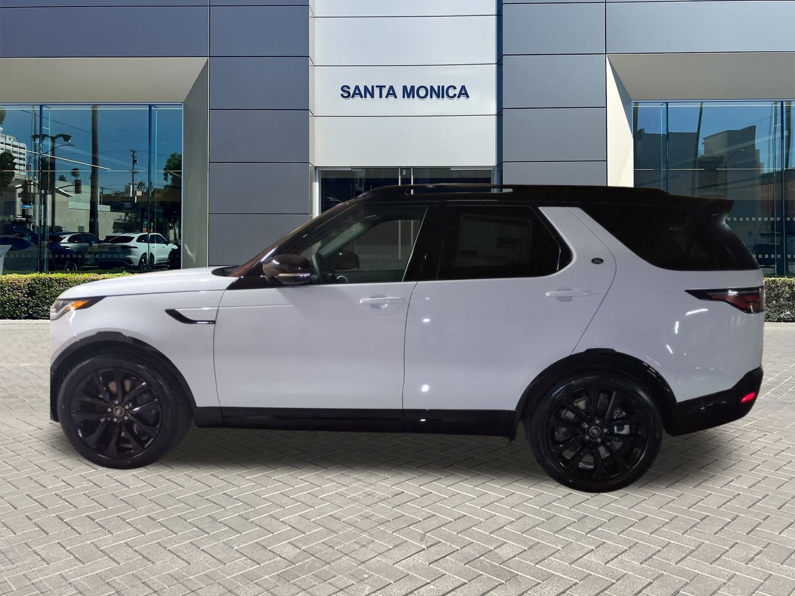 New 2026 Land Rover Discovery Limited Edition image 2