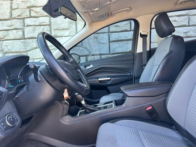 Certified 2018 Ford Escape SE w/ SE Sport Appearance Package image 2
