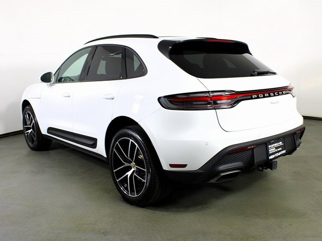 Used 2025 Porsche Macan image 3