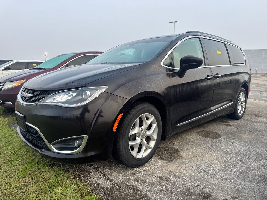 Used 2017 Chrysler Pacifica Touring-L w/ Tire & Wheel Group