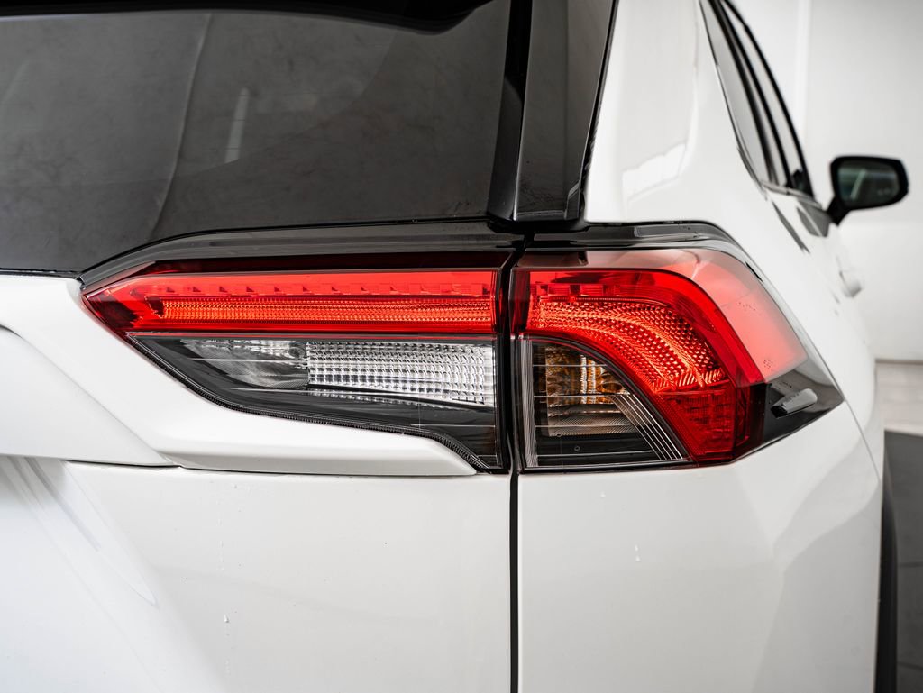 Used 2025 Toyota RAV4 LE AWD/4WD image 9
