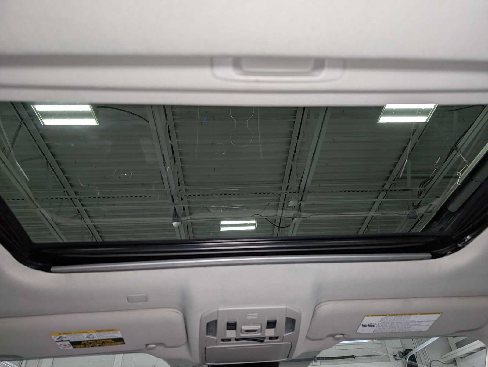 Used 2021 Toyota Highlander XLE AWD/4WD image 17