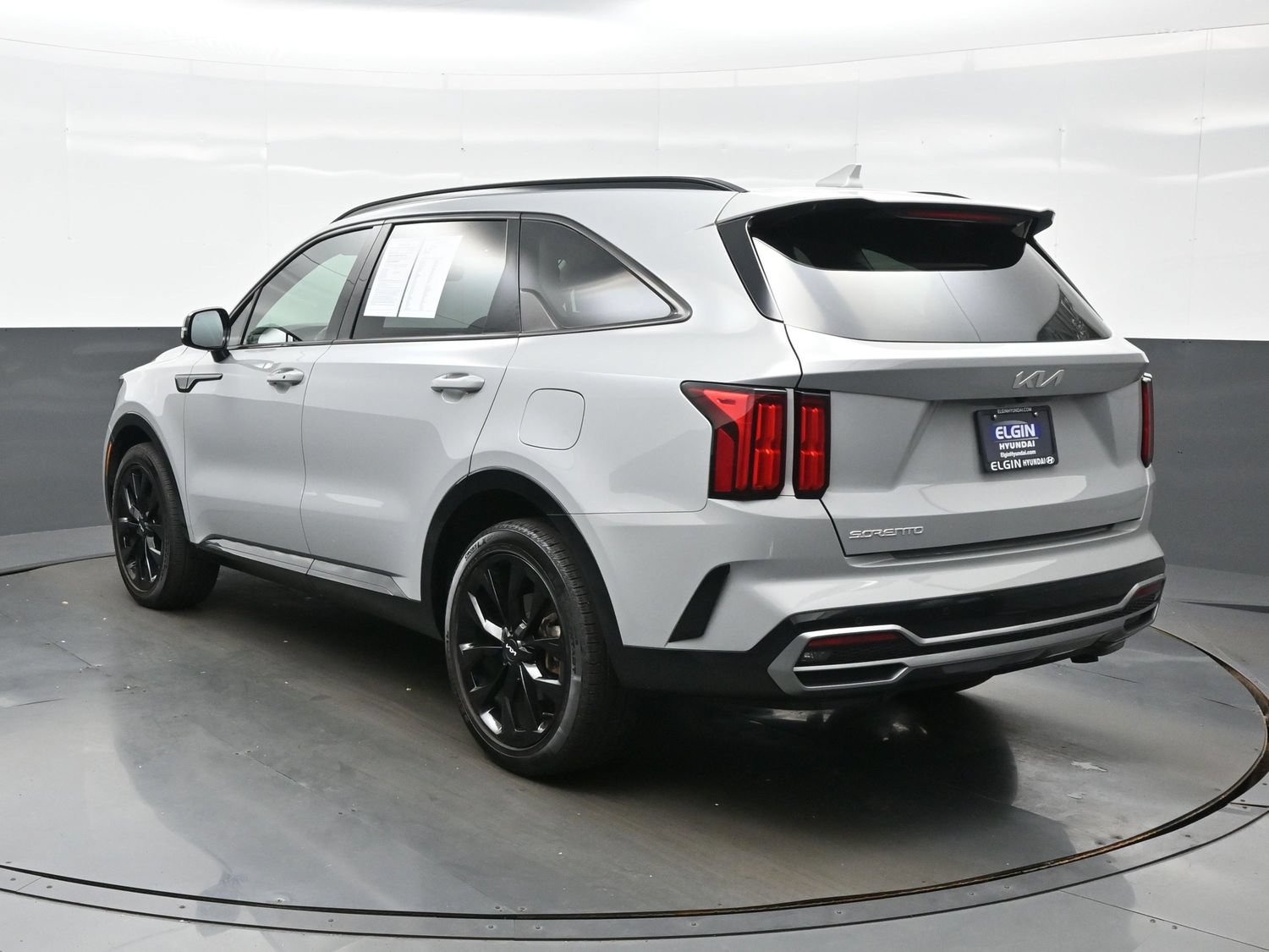 Used 2023 Kia Sorento SX FWD image 4