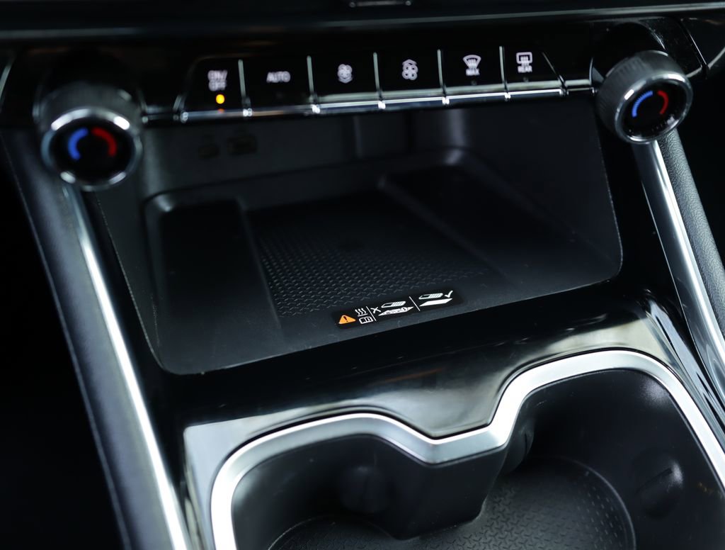 Used 2024 Chevrolet Traverse LT w/ Midnight/Sport Edition image 19