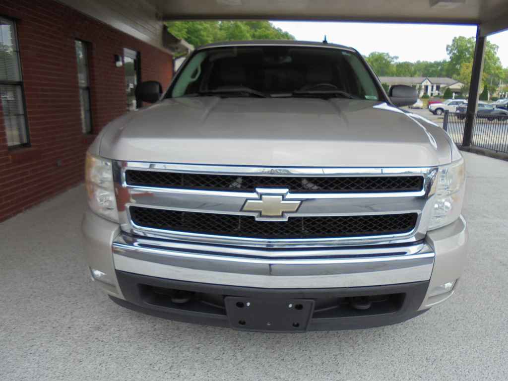 Used 2007 Chevrolet Silverado 1500 LT w/ Towing Package RWD image 3