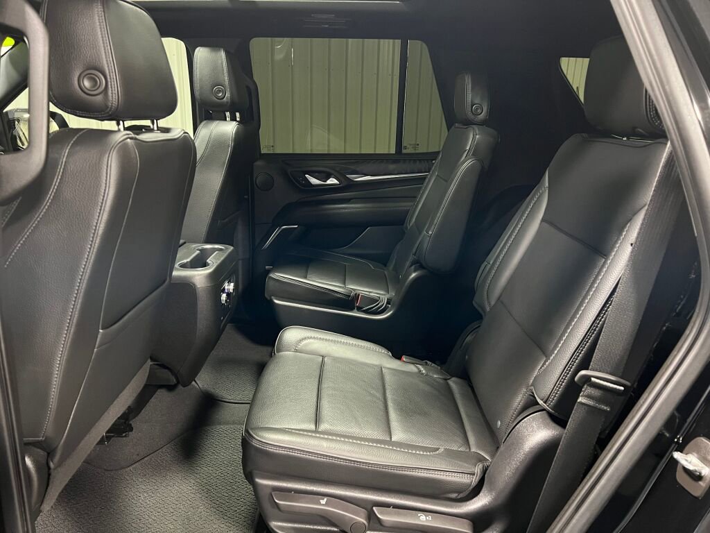 Used 2022 GMC Yukon Denali w/ Denali Premium Package image 6