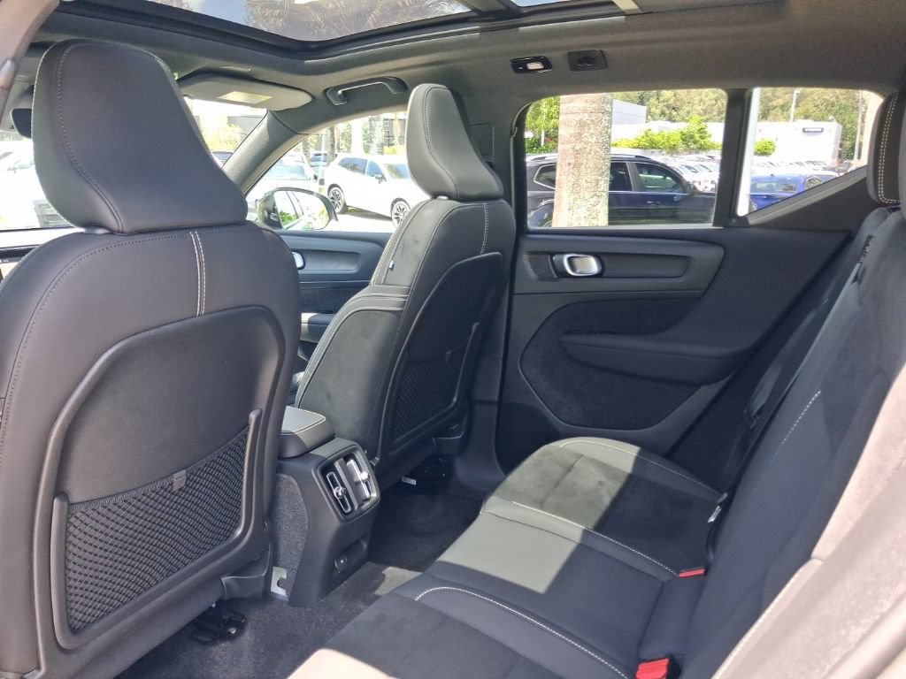 Certified 2023 Volvo XC40 Recharge Plus AWD/4WD image 7
