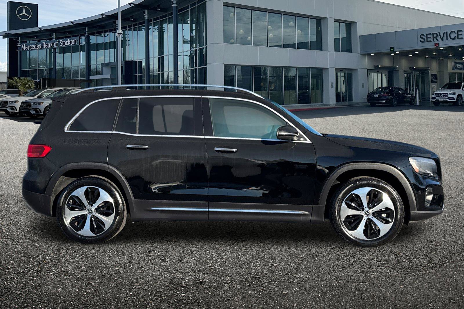 Certified 2025 Mercedes-Benz GLB 250 4MATIC image 3