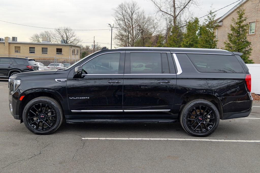 Used 2023 GMC Yukon XL SLT w/ SLT Premium Package image 4
