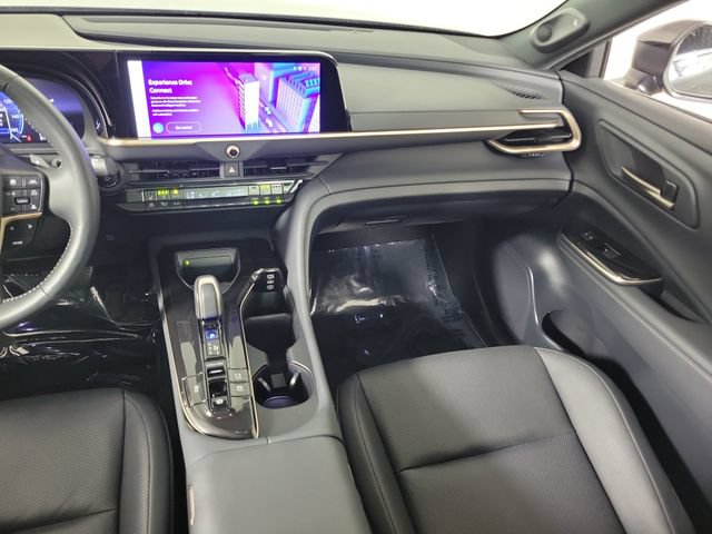 Used 2025 Toyota Crown Signia w/ Advanced Technology Package AWD/4WD image 17