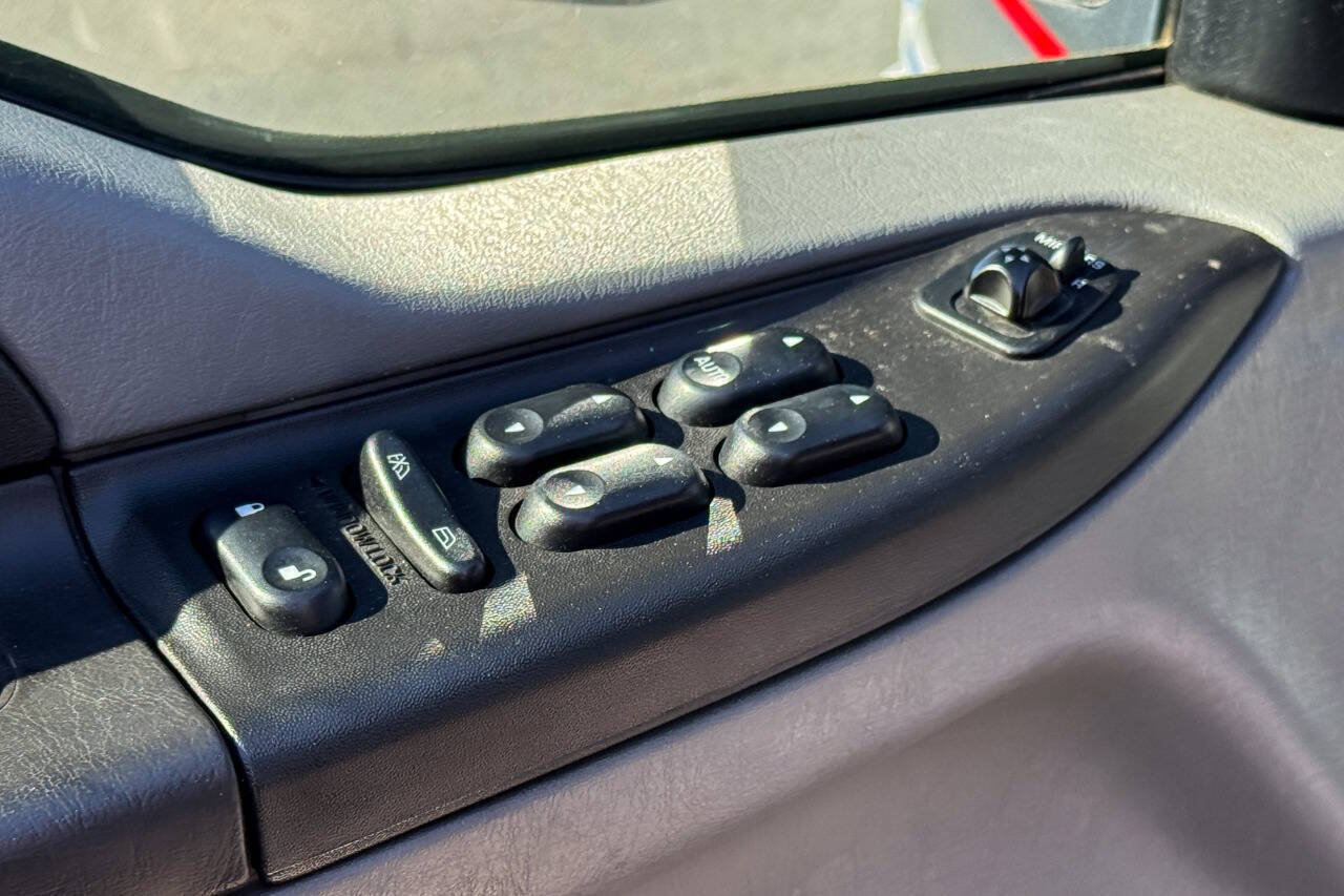 Used 2005 Ford Excursion XLT AWD/4WD image 33