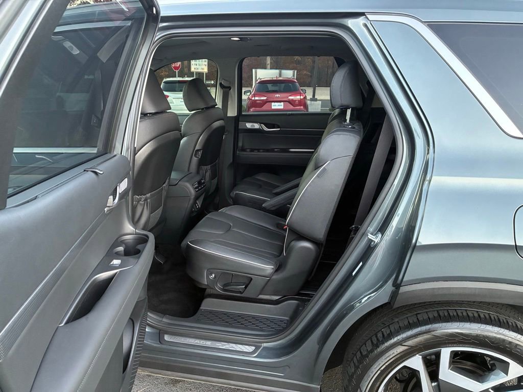 Used 2023 Hyundai Palisade Limited w/ Cargo Package image 26