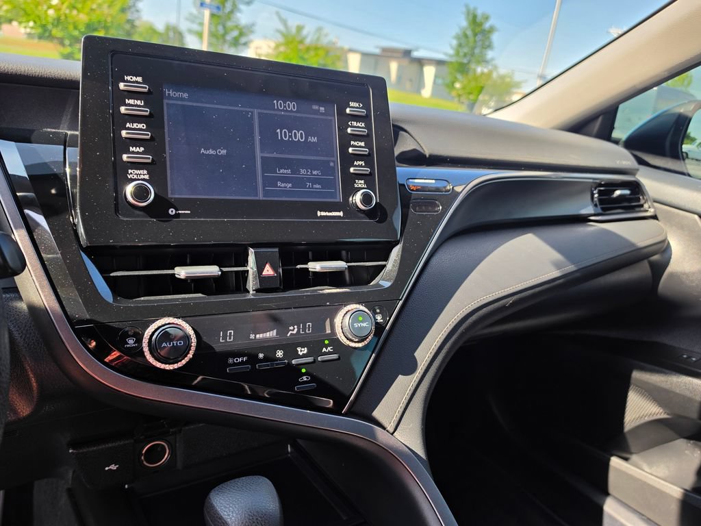 Used 2022 Toyota Camry LE AWD/4WD image 28