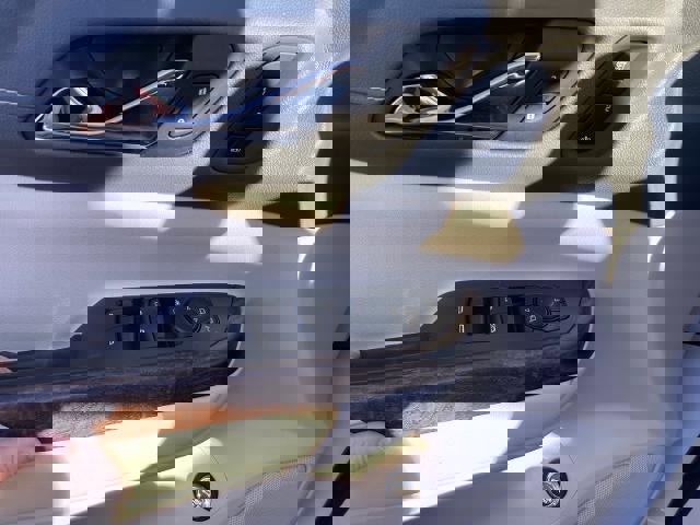 Used 2021 GMC Acadia Denali w/ Denali Technology Package image 18