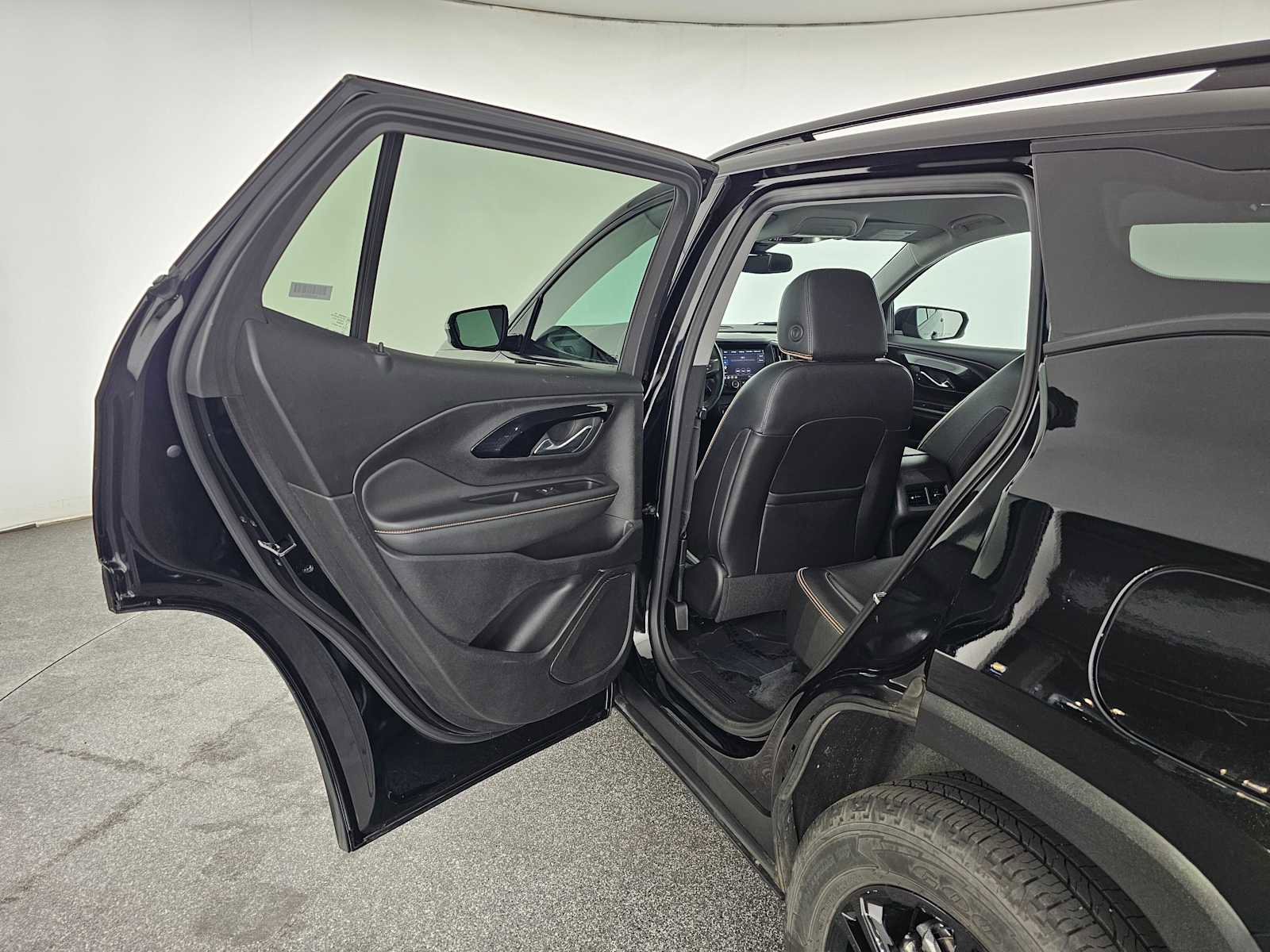 Used 2023 GMC Terrain AT4 image 15