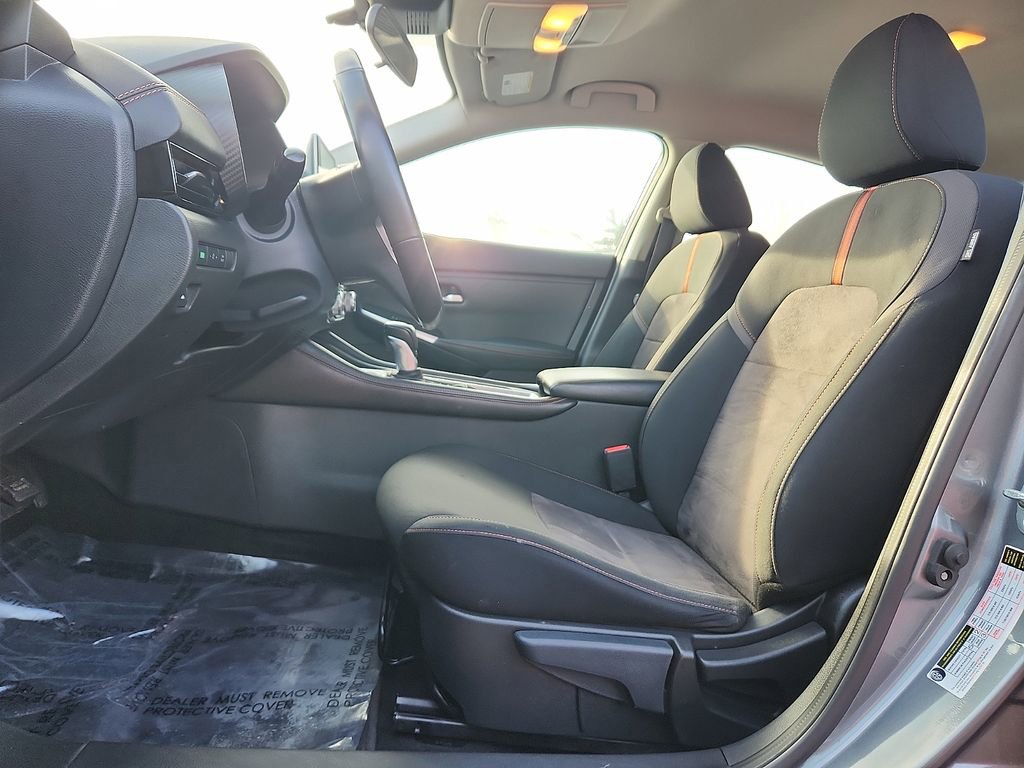 Certified 2022 Nissan Sentra SR w/ Midnight Edition image 14