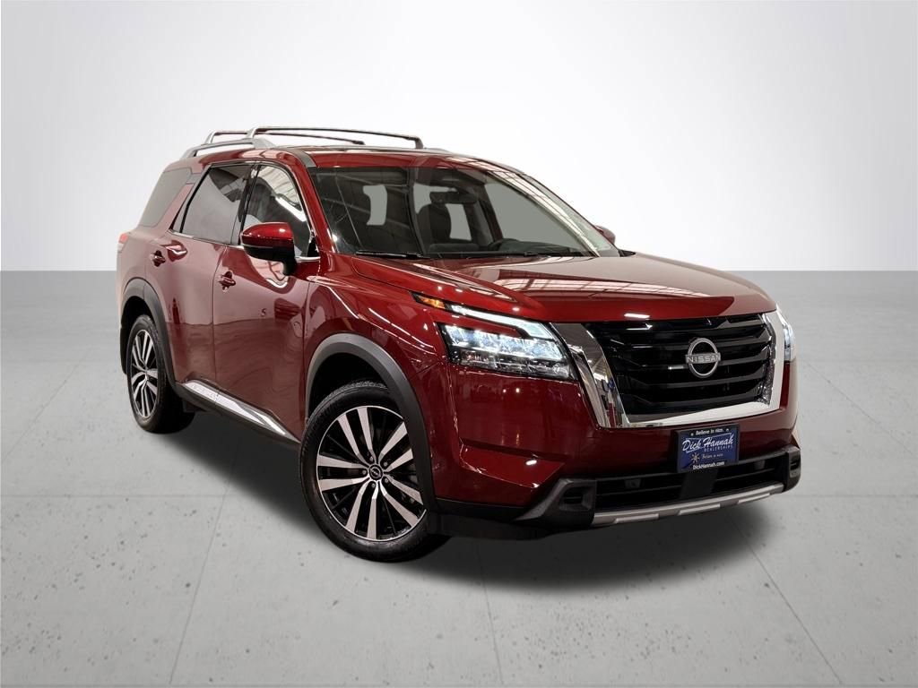 Used 2025 Nissan Pathfinder Platinum w/ Cargo Package image 7