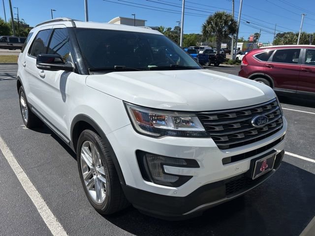 Used 2017 Ford Explorer XLT w/ Equipment Group 202A image 9