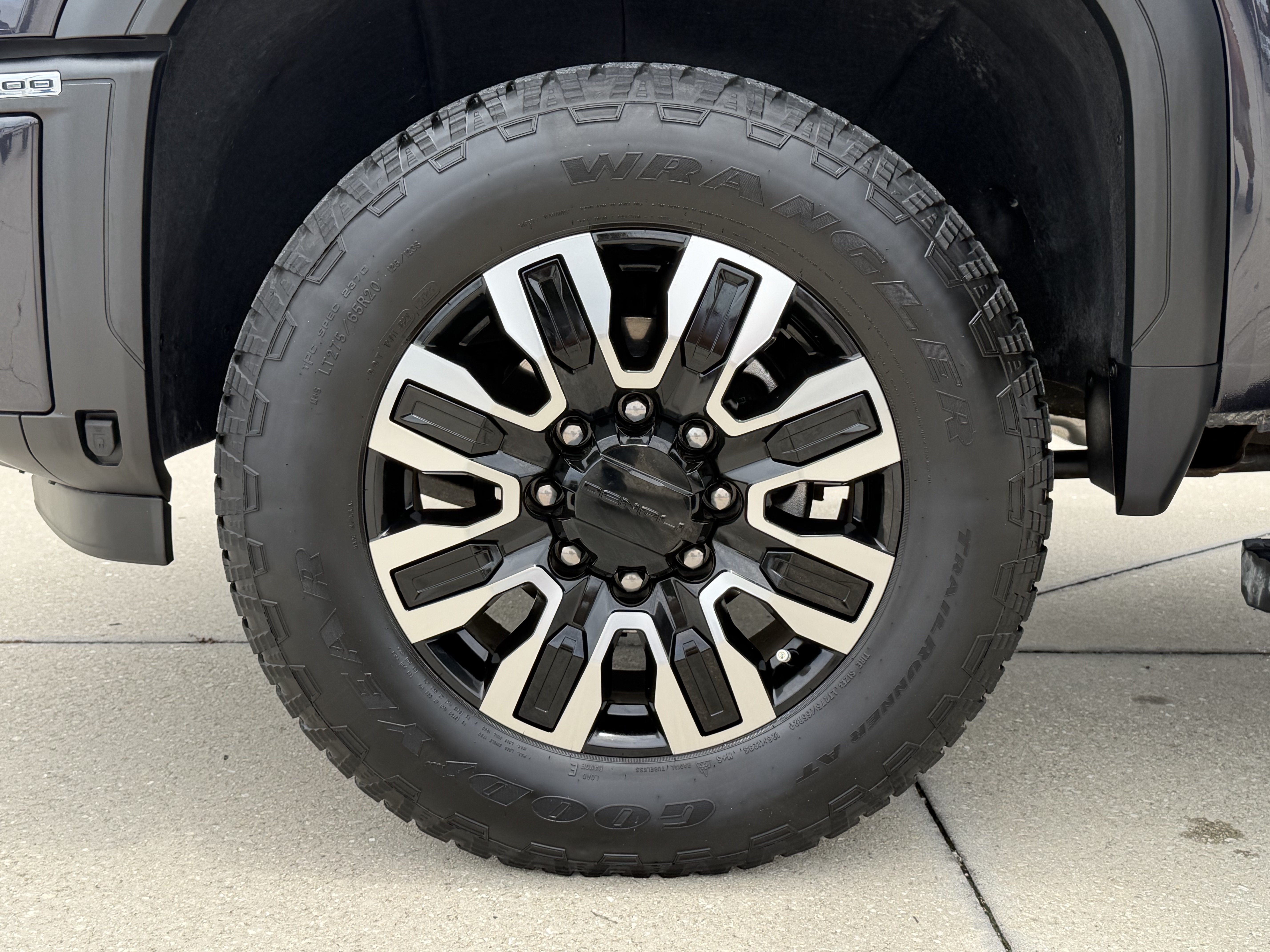 Used 2024 GMC Sierra 3500 Denali Ultimate AWD/4WD image 8