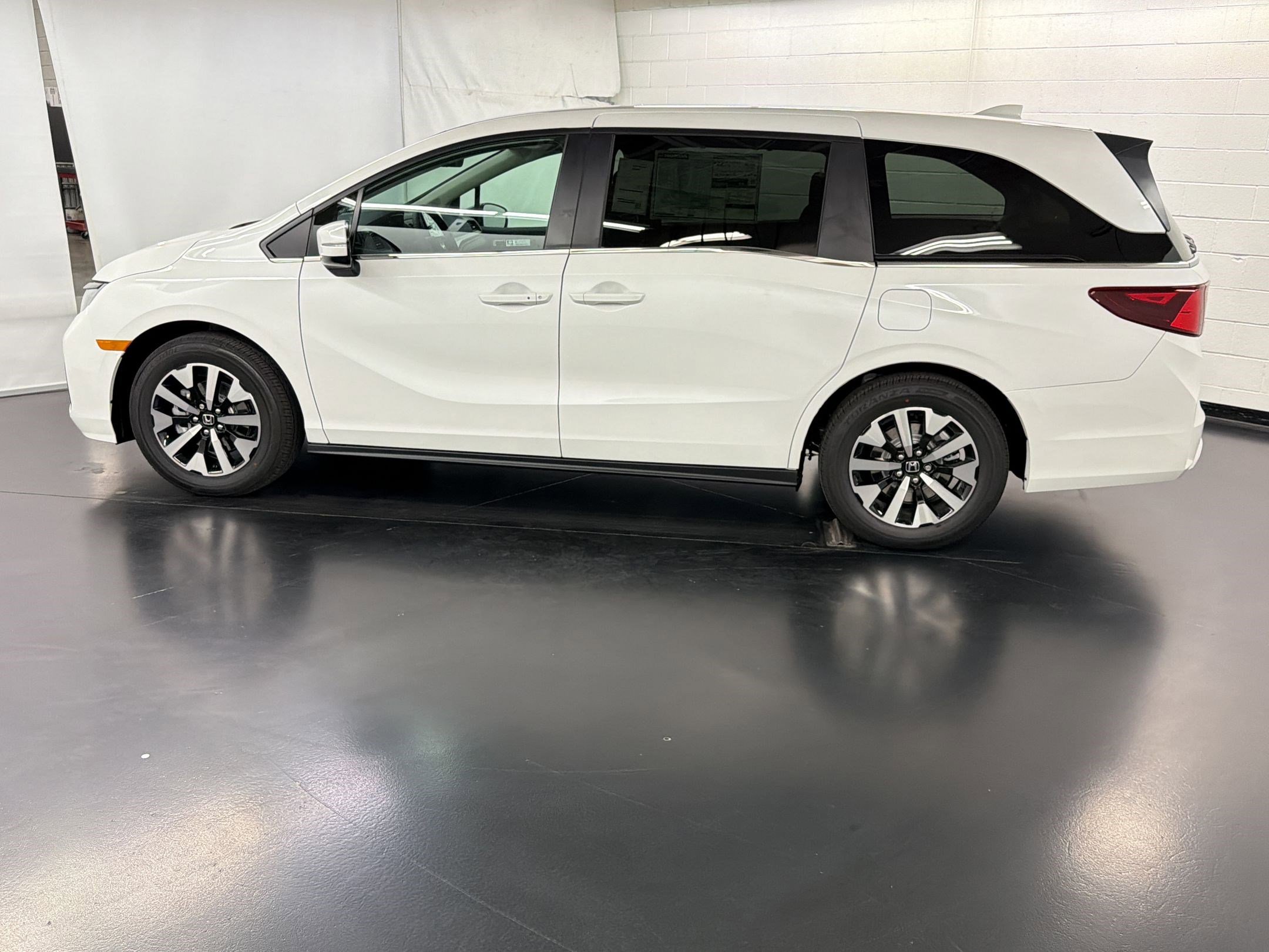 New 2026 Honda Odyssey EX-L image 2