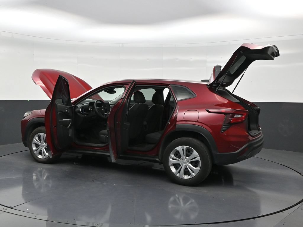 Used 2025 Chevrolet Trax LS FWD image 31